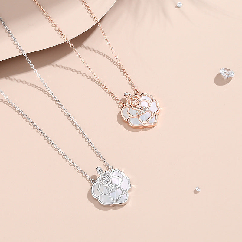 Elegant Camellia Flower Necklace - New Fashion Floral Pendant for Women