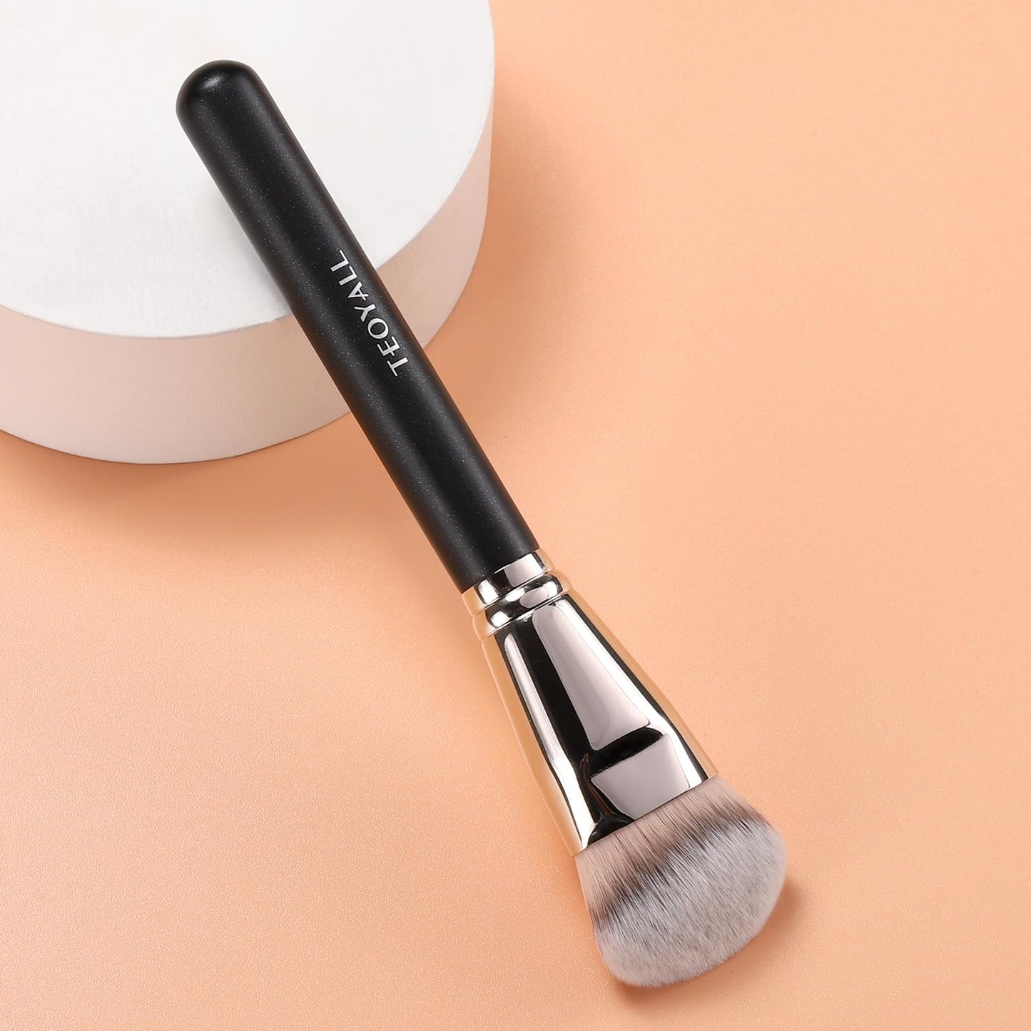 Foundation-Pinsel Mit Flachem Winkel, Großer Kabuki-Pinsel Mit Dichten Synthetischen Borsten Für Basis-Make-Up Mit Flüssiger Crème