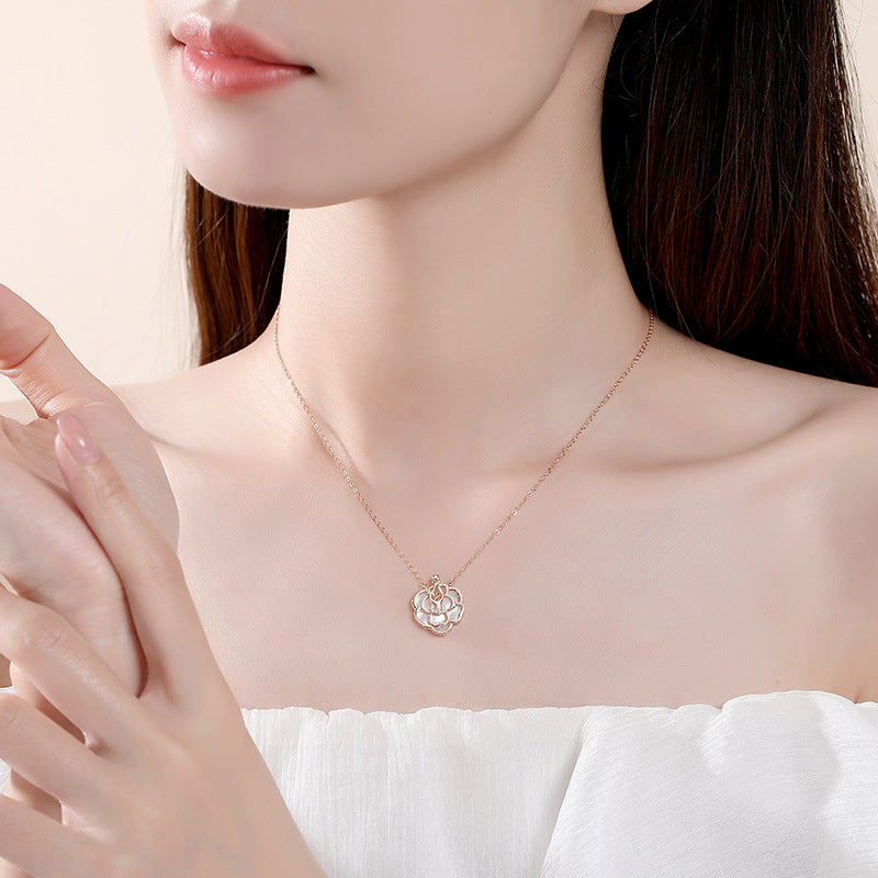 Elegant Camellia Flower Necklace - New Fashion Floral Pendant for Women